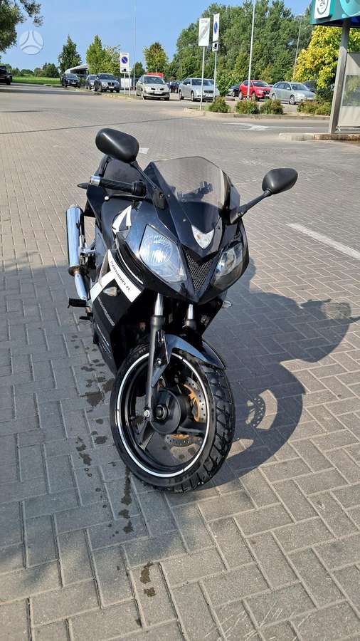 Daelim Roadwin 125cc, street / classic