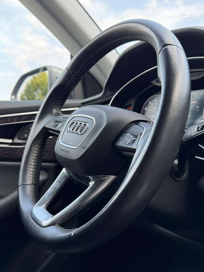 Audi Q8, 3.0 l., off-road / crossover