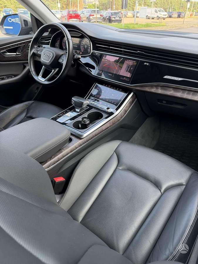 Audi Q8, 3.0 l., off-road / crossover