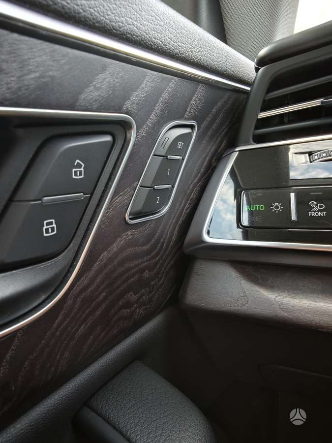 Audi Q8, 3.0 l., off-road / crossover
