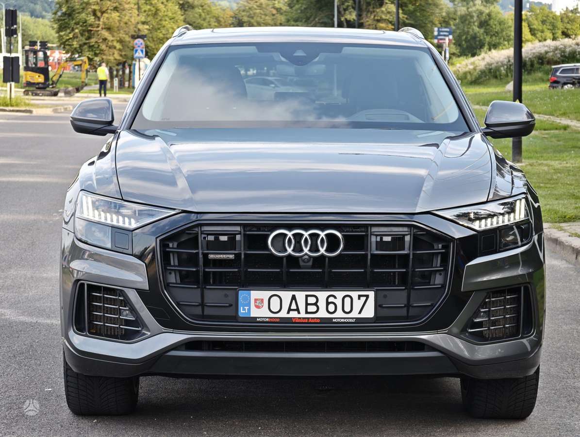 Audi Q8, 3.0 l., off-road / crossover