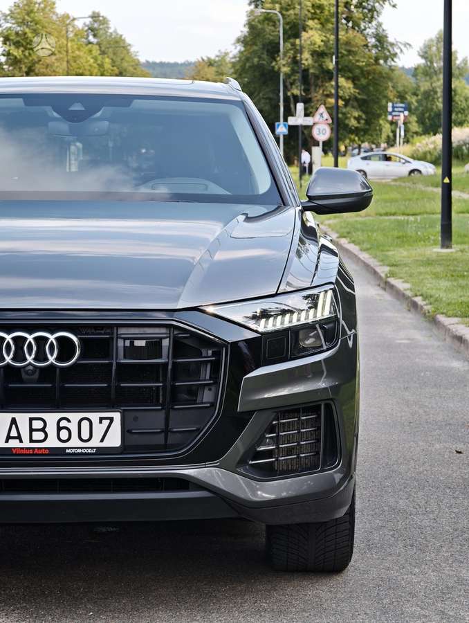 Audi Q8, 3.0 l., off-road / crossover