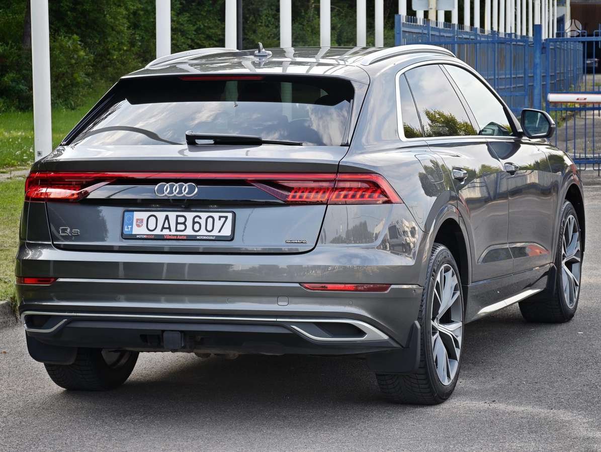 Audi Q8, 3.0 l., off-road / crossover
