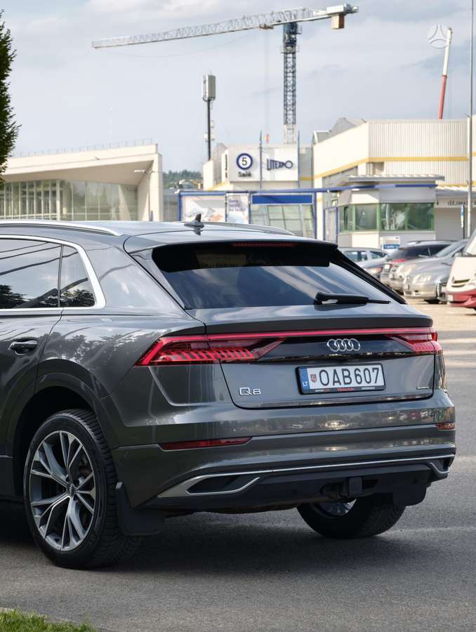Audi Q8, 3.0 l., off-road / crossover