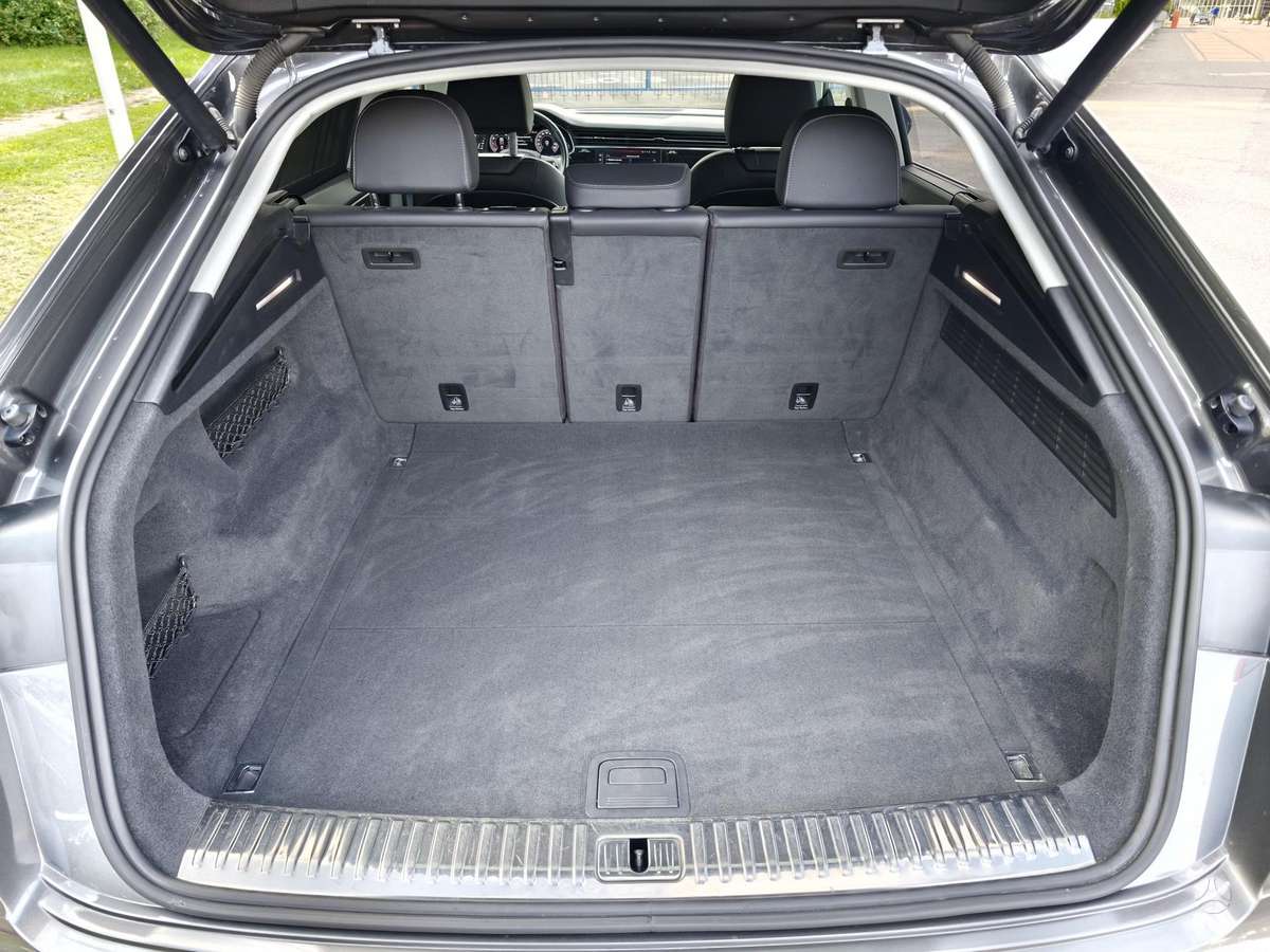 Audi Q8, 3.0 l., off-road / crossover