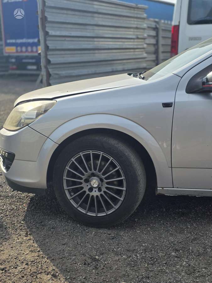 Opel Astra dalimis