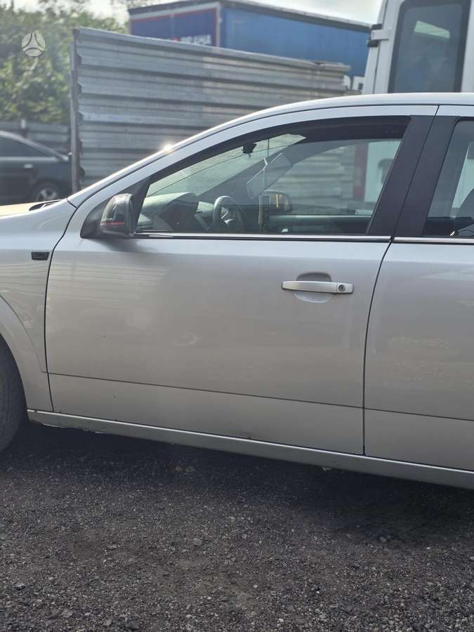Opel Astra dalimis