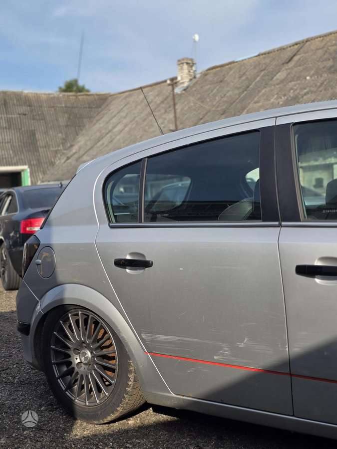 Opel Astra dalimis