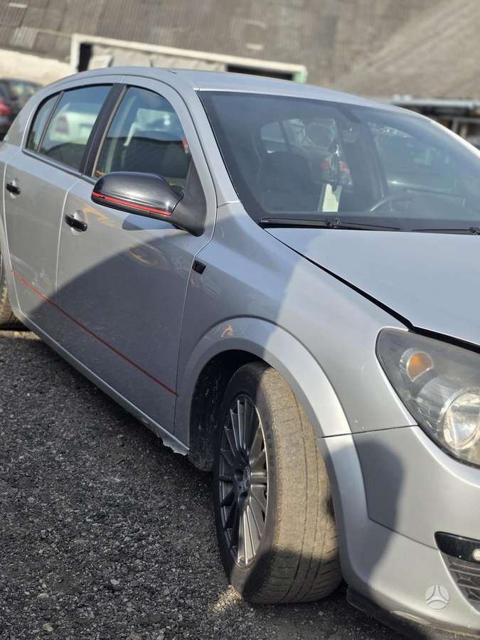 Opel Astra dalimis