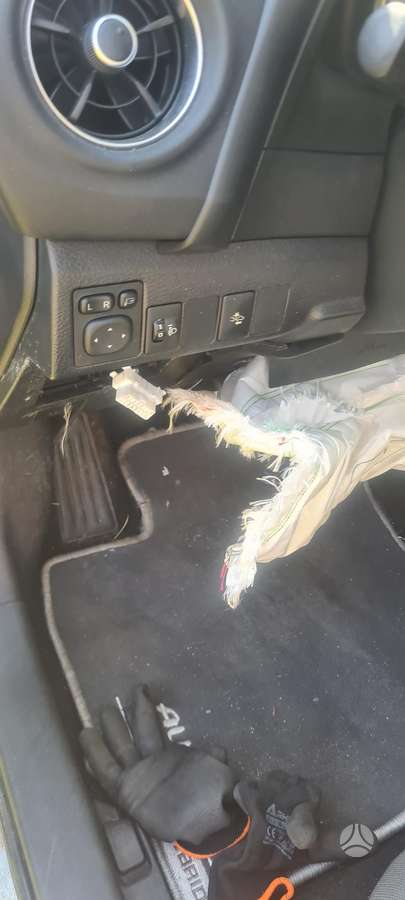 Toyota Auris Spalva c tr1g6