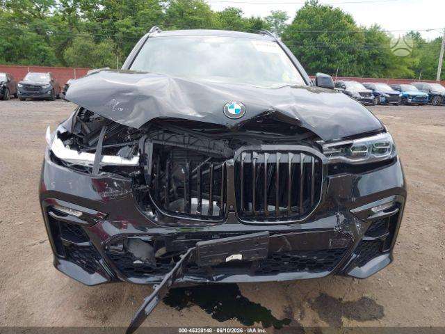 BMW X7, off-road / crossover
