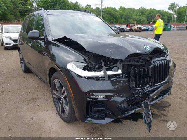 BMW X7, off-road / crossover