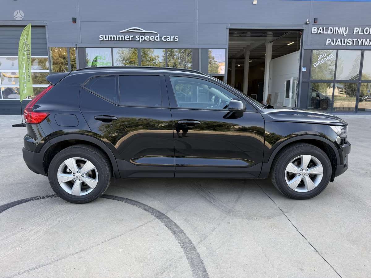 Volvo XC40, 2.0 l., off-road / crossover