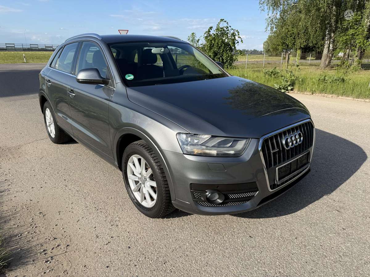 Audi Q3, 2.0 l., off-road / crossover