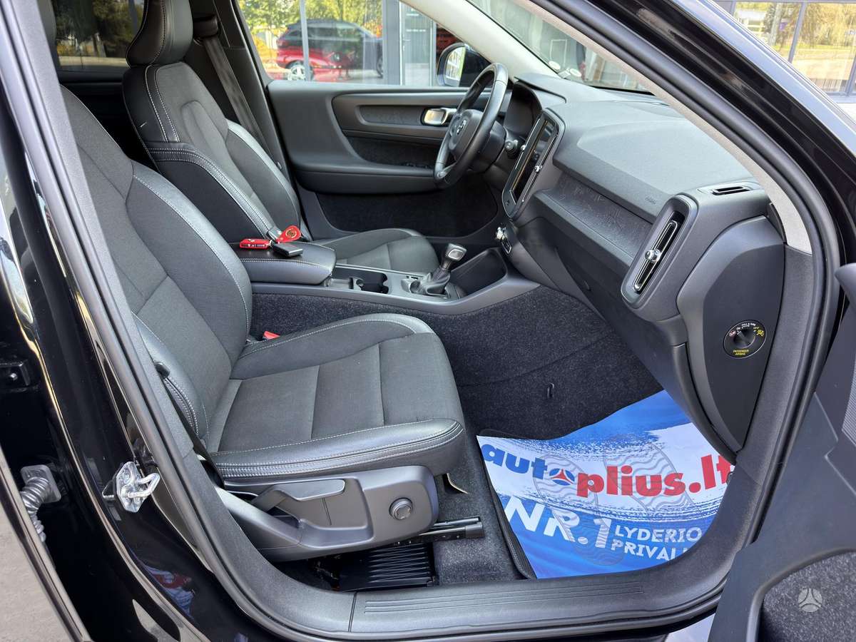Volvo XC40, 2.0 l., off-road / crossover