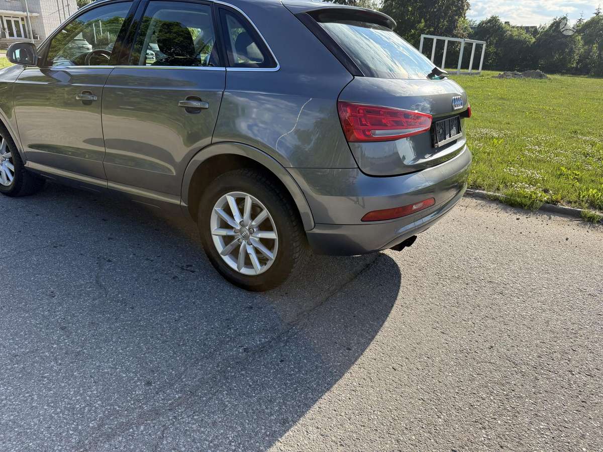 Audi Q3, 2.0 l., off-road / crossover
