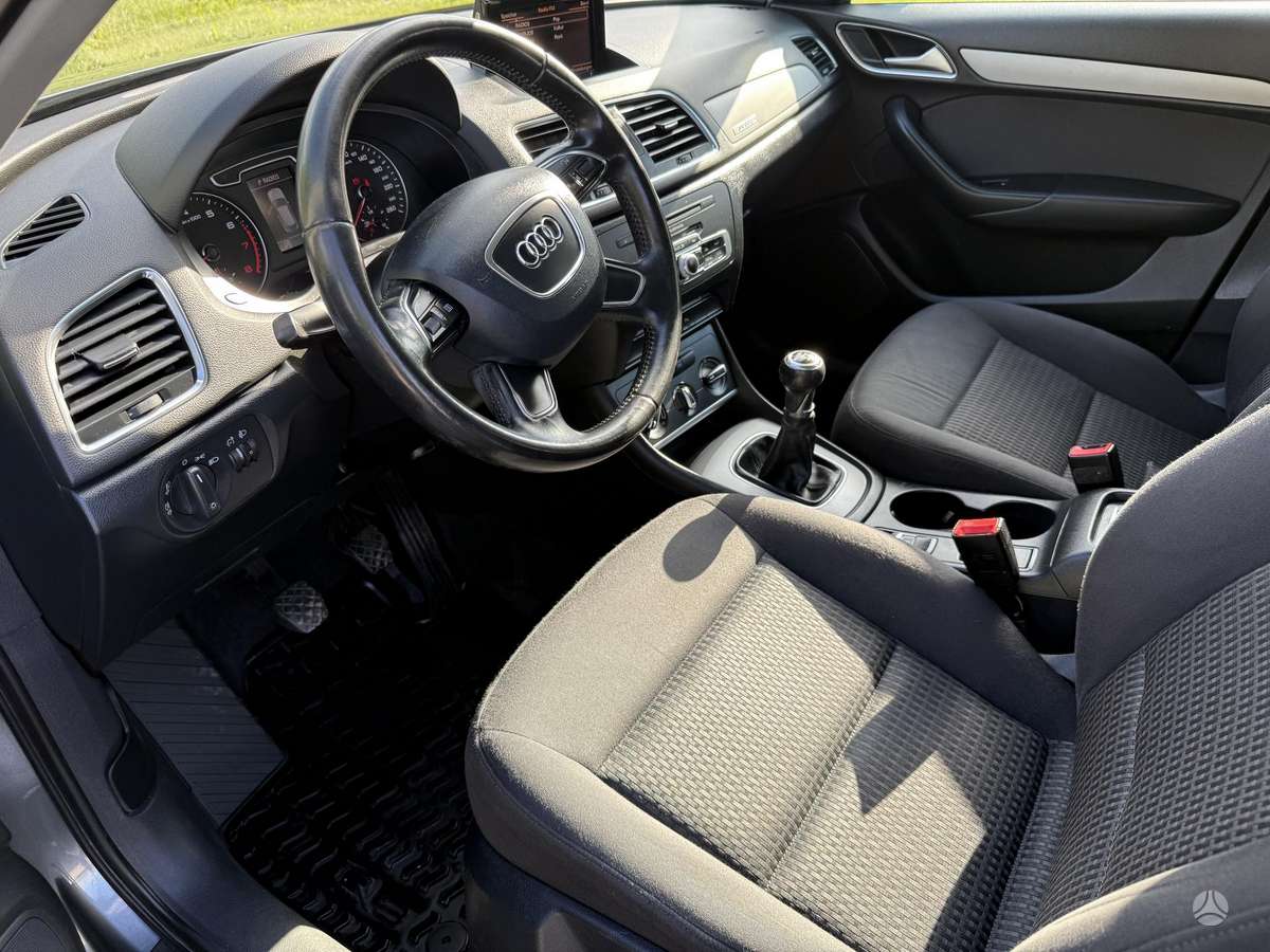 Audi Q3, 2.0 l., off-road / crossover
