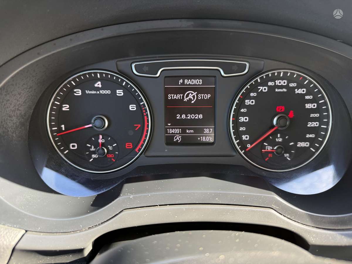Audi Q3, 2.0 l., off-road / crossover
