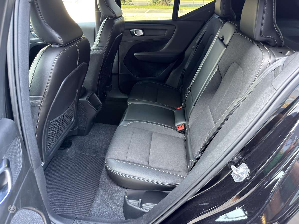 Volvo XC40, 2.0 l., off-road / crossover