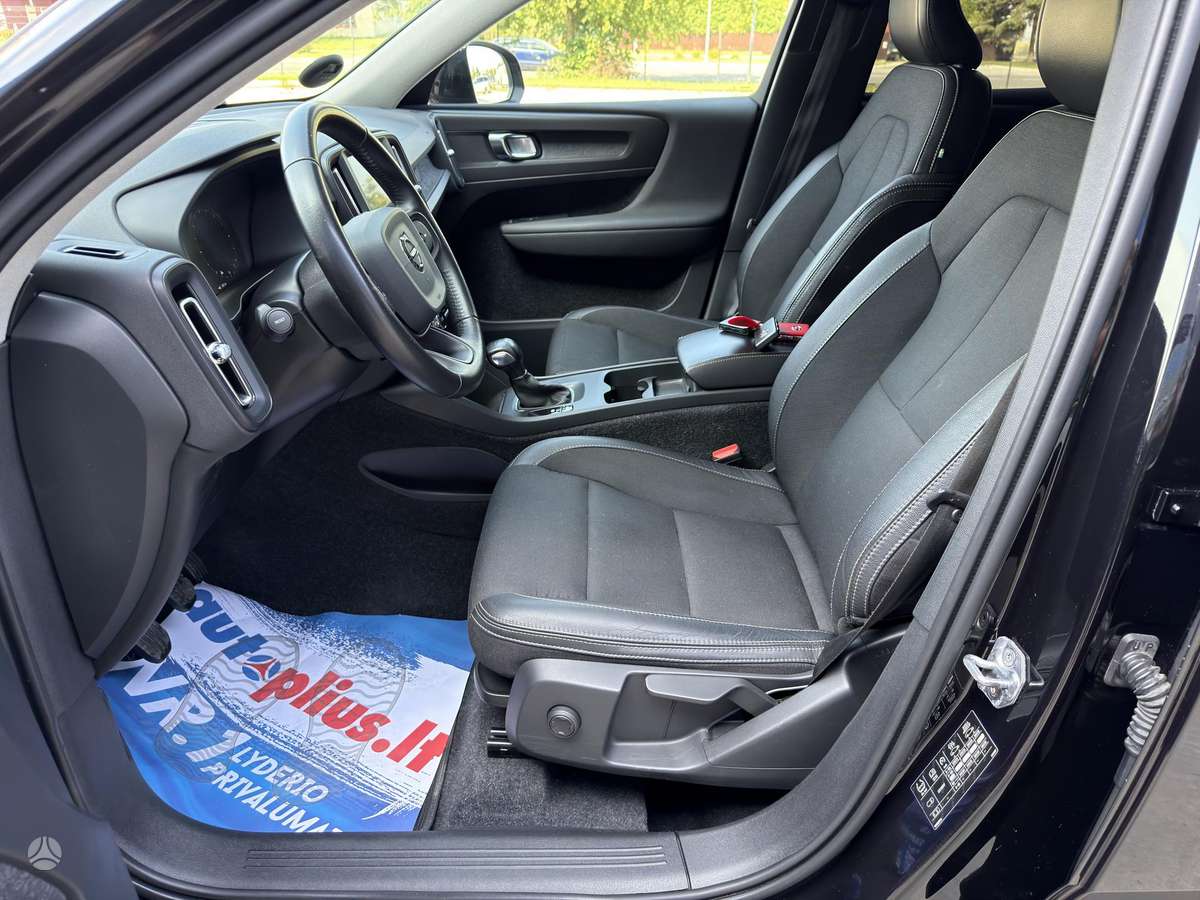 Volvo XC40, 2.0 l., off-road / crossover