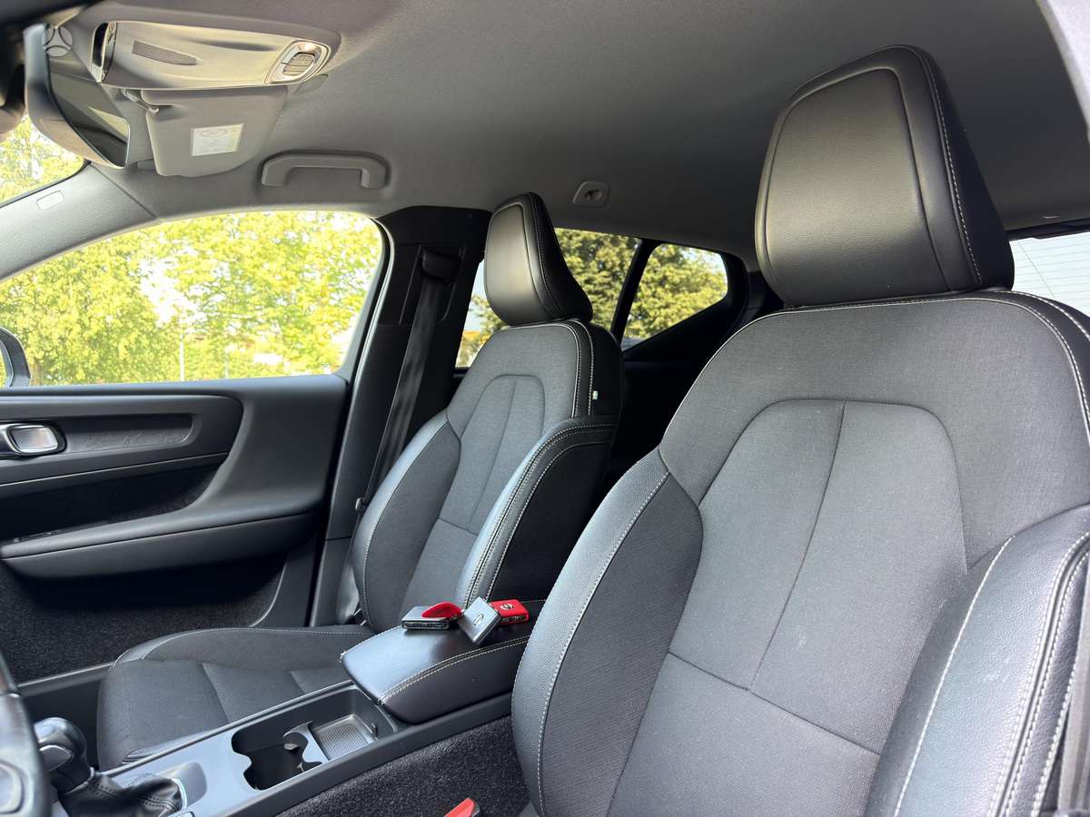 Volvo XC40, 2.0 l., off-road / crossover