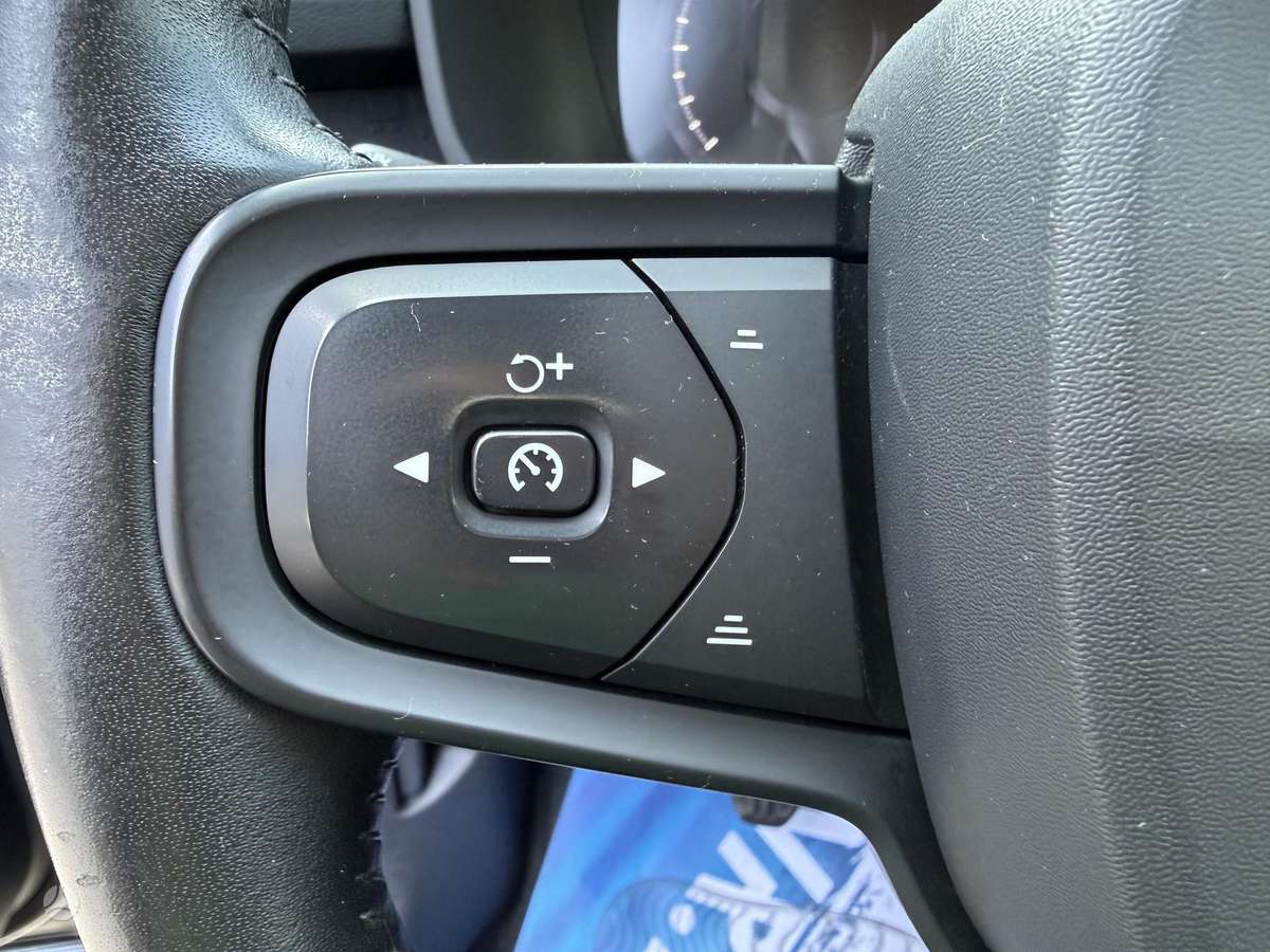 Volvo XC40, 2.0 l., off-road / crossover