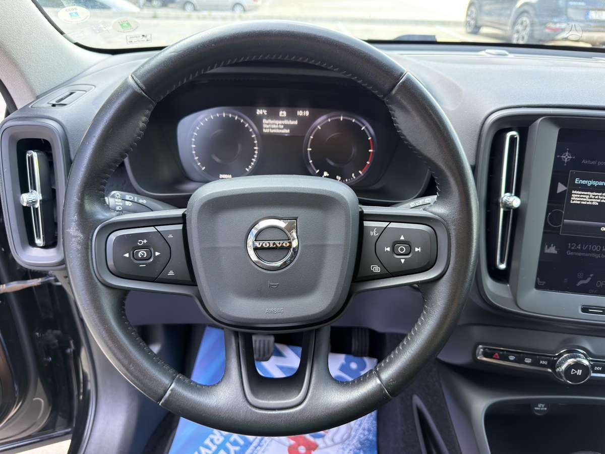 Volvo XC40, 2.0 l., off-road / crossover