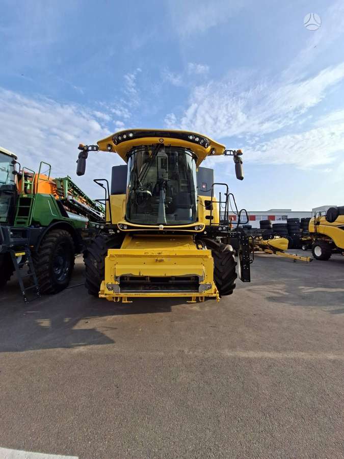 New Holland CX 8.70, combine harvesters