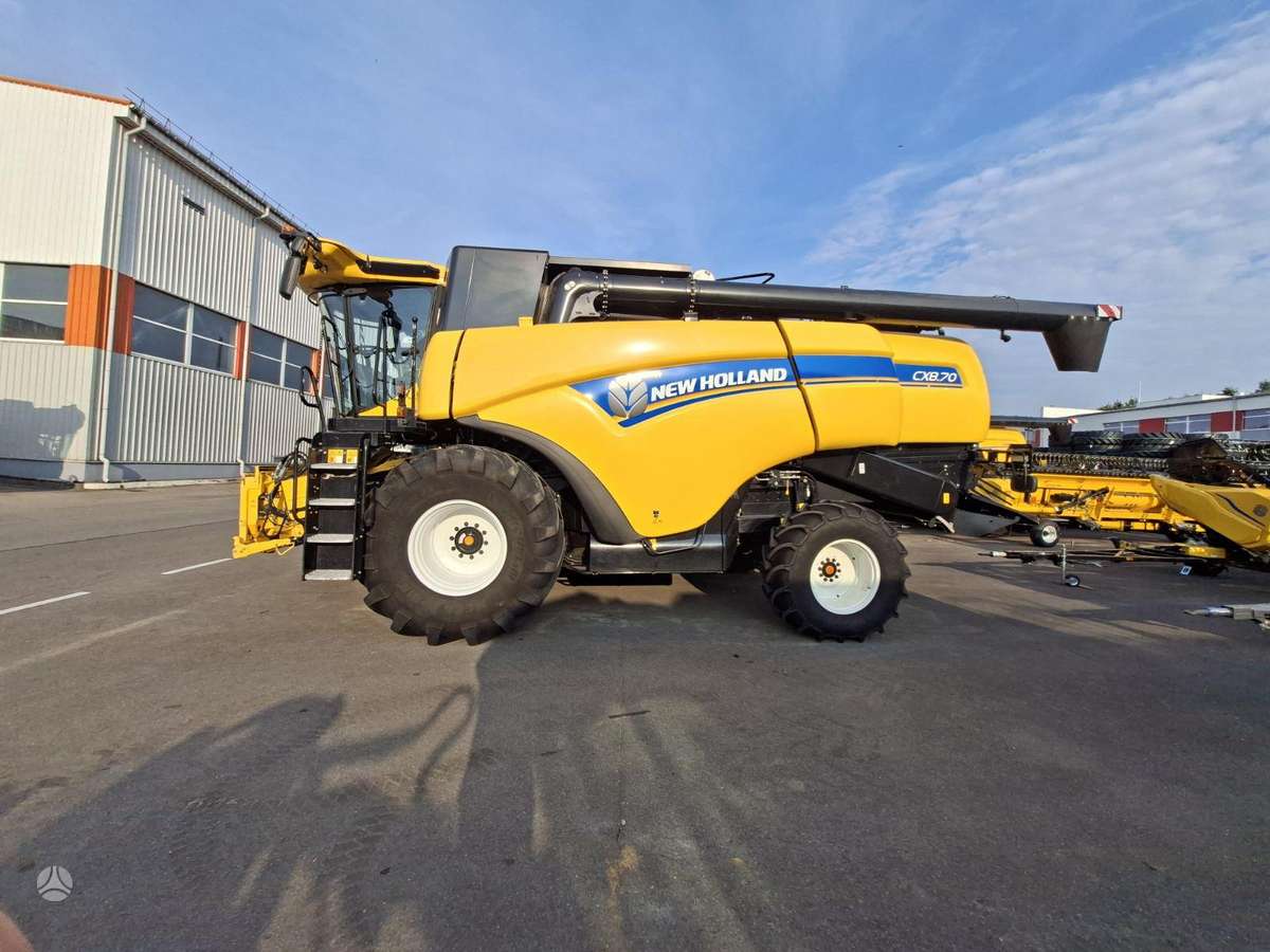 New Holland CX 8.70, combine harvesters