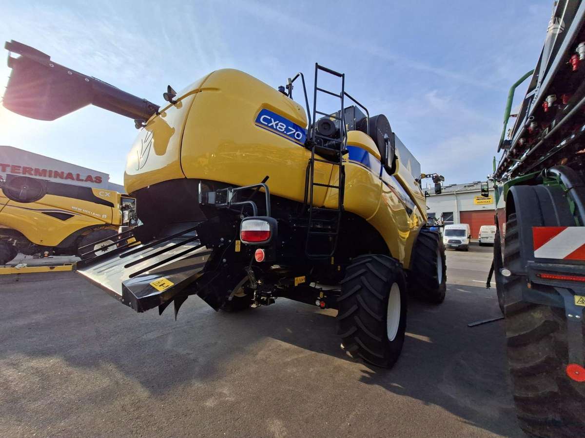 New Holland CX 8.70, combine harvesters