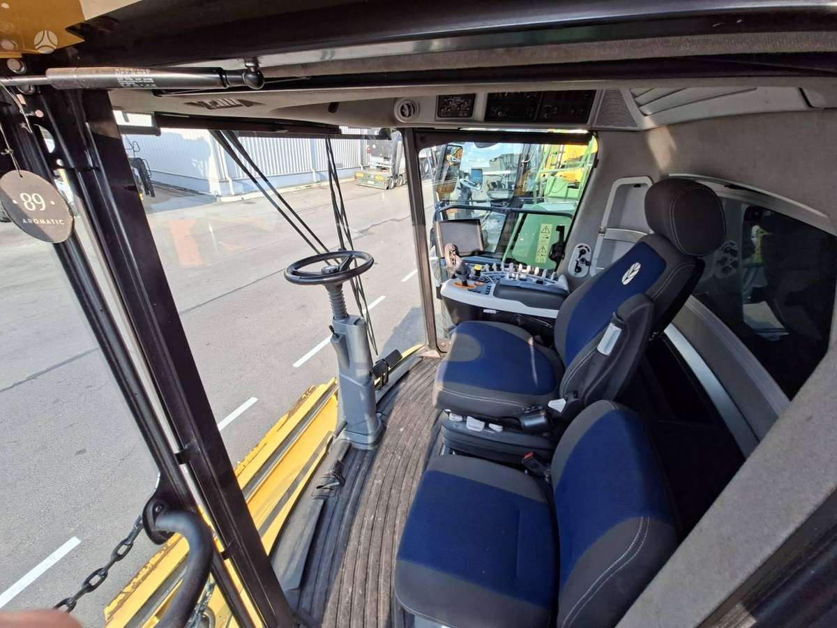 New Holland CX 8.70, combine harvesters