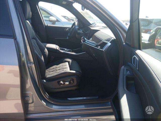 BMW X5, off-road / crossover