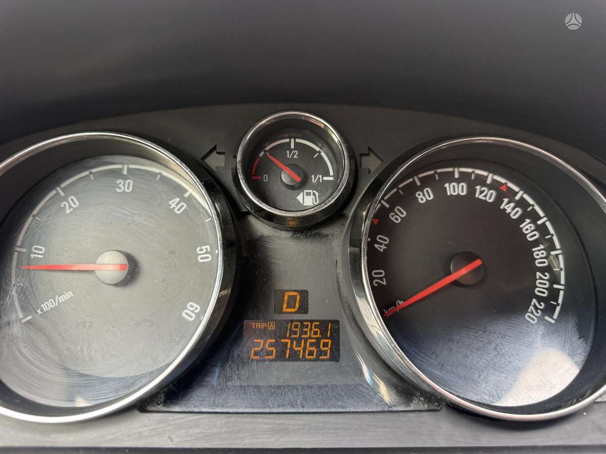 Opel Antara, 2.2 l., off-road / crossover