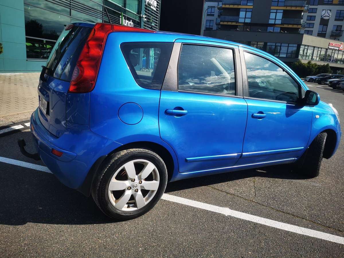 Nissan Note, 1.6 l., hatchback
