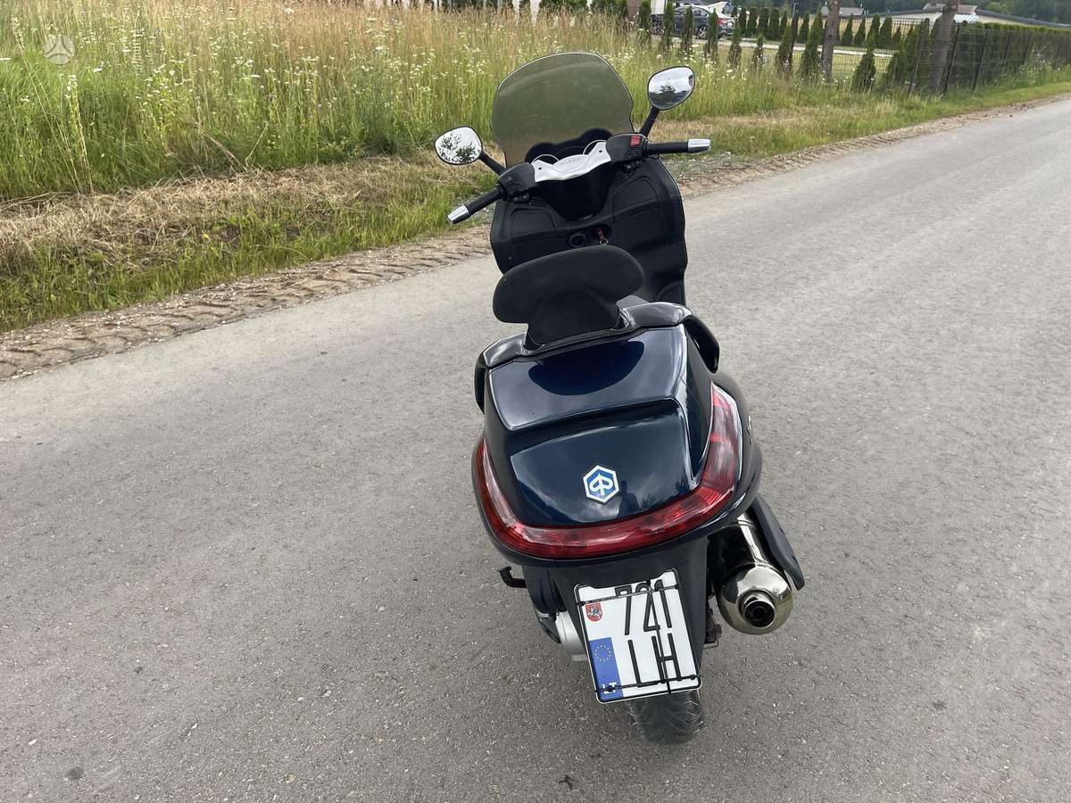 Piaggio Xevo 400cc, scooters / mopeds