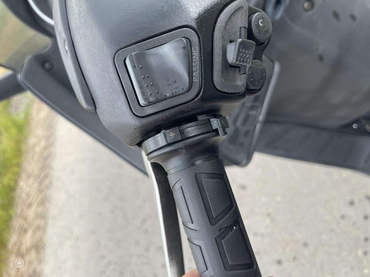 Piaggio Xevo 400cc, scooters / mopeds