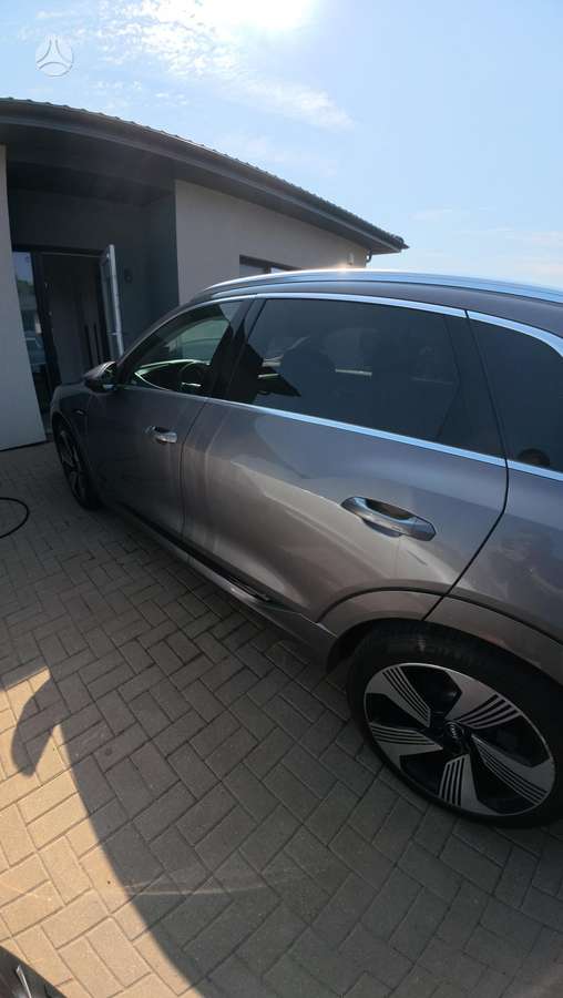 Audi e-tron, 95 kWh, off-road / crossover
