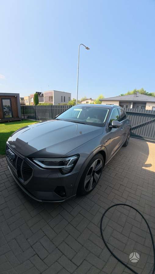 Audi e-tron, 95 kWh, off-road / crossover