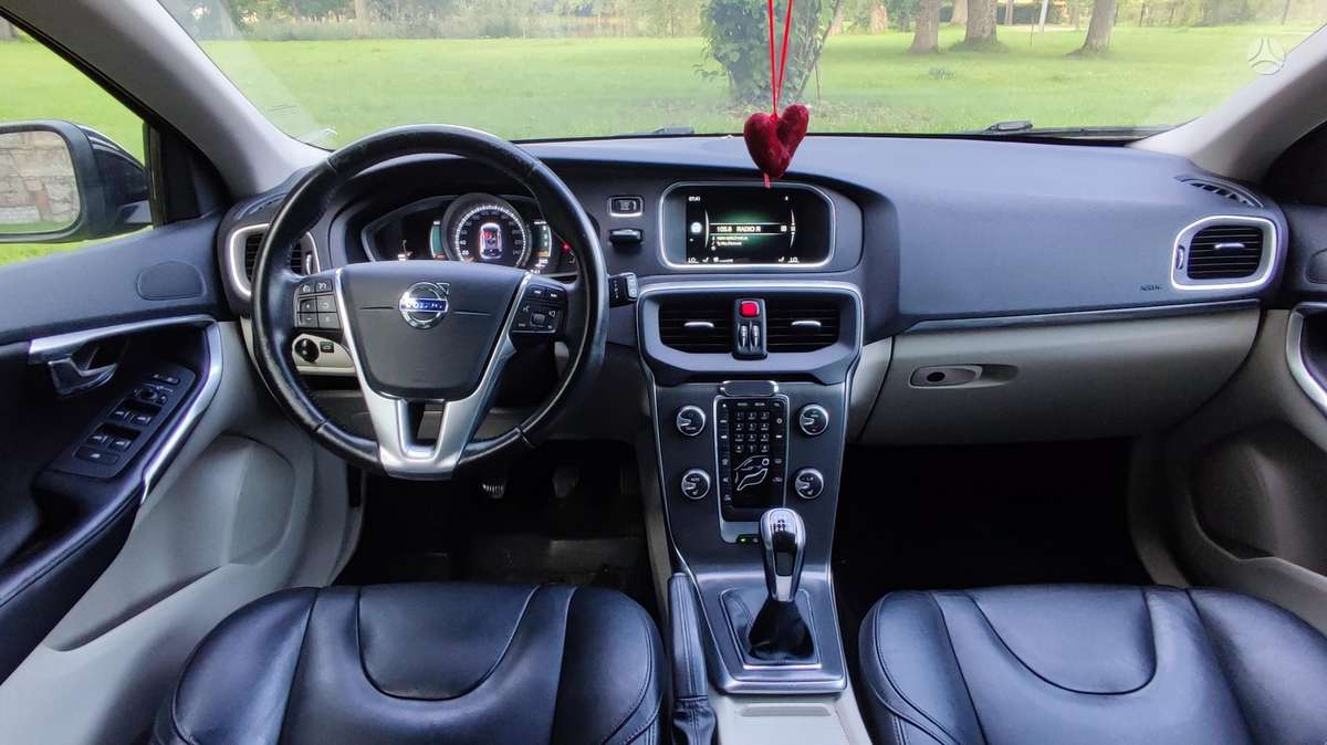 Volvo V40, 2.0 l., Хэтчбек