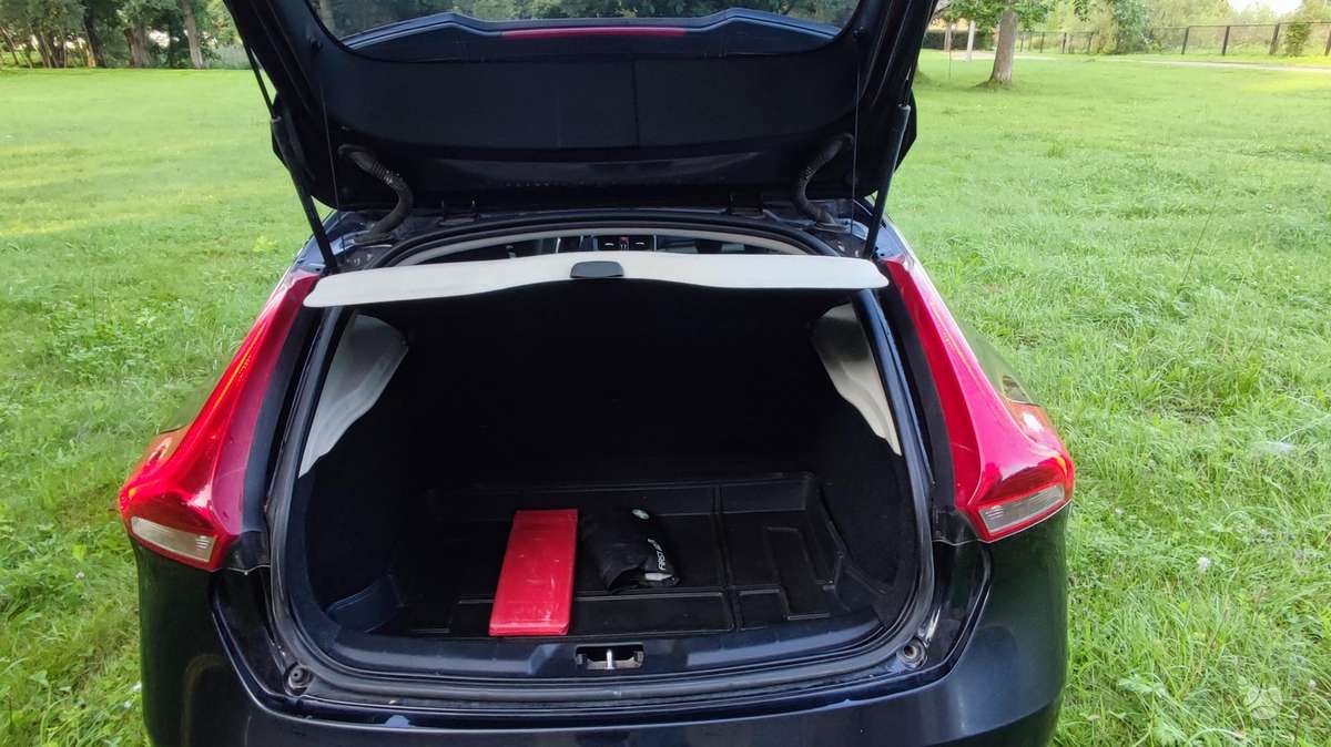 Volvo V40, 2.0 l., Хэтчбек