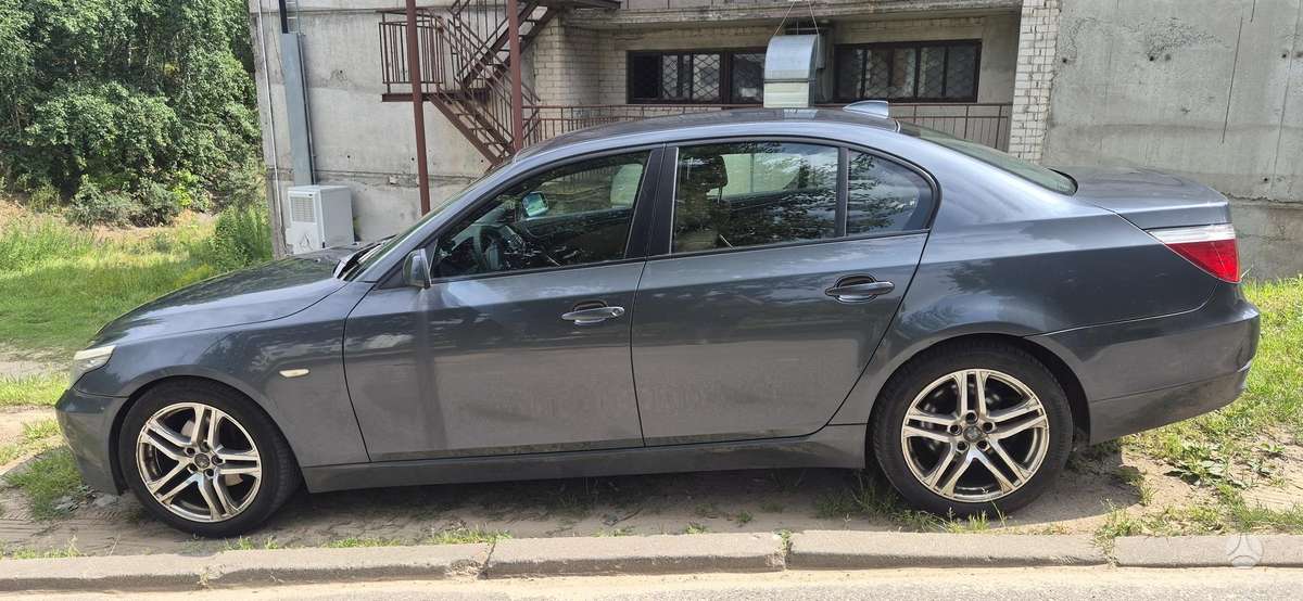 BMW 530, 3.0 l., saloon / sedan