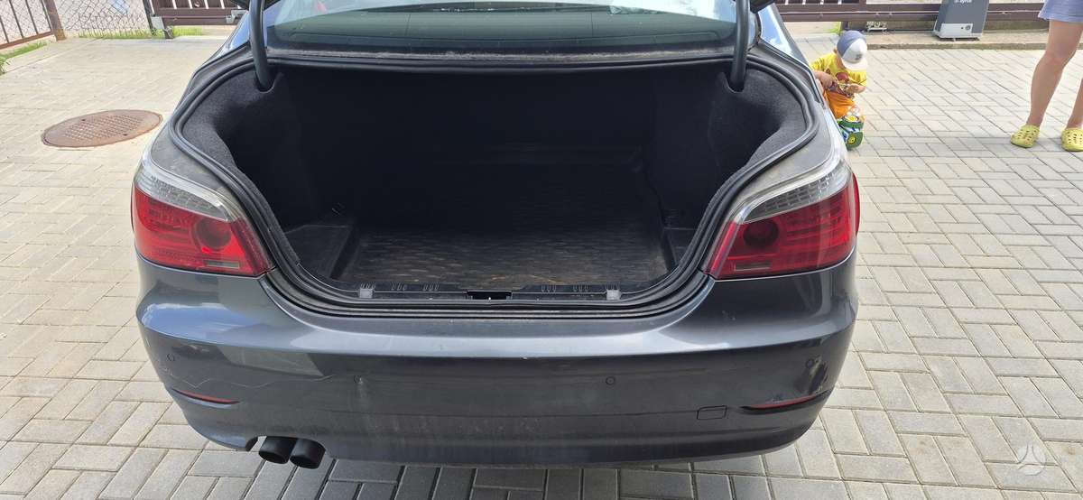 BMW 530, 3.0 l., saloon / sedan