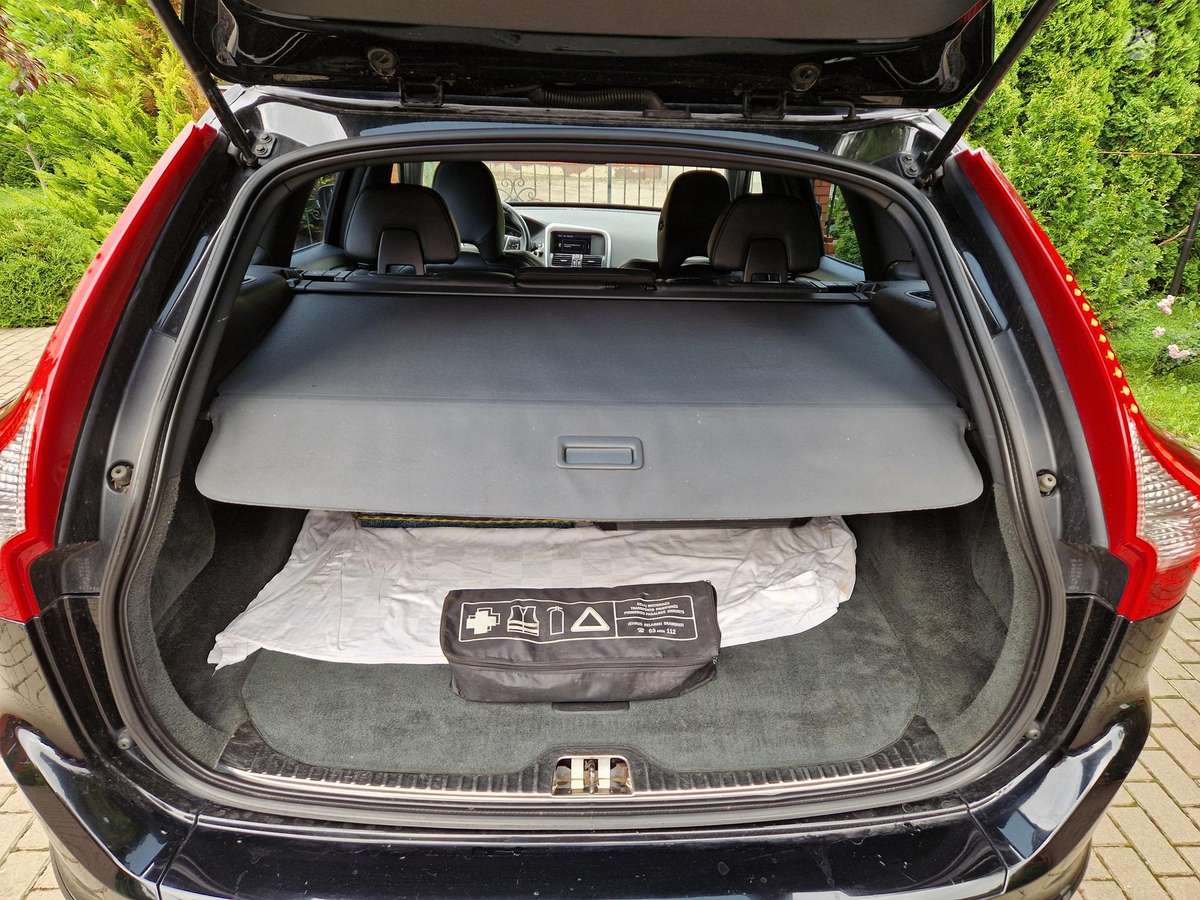 Volvo XC60, 2.0 l., mpv / minivan