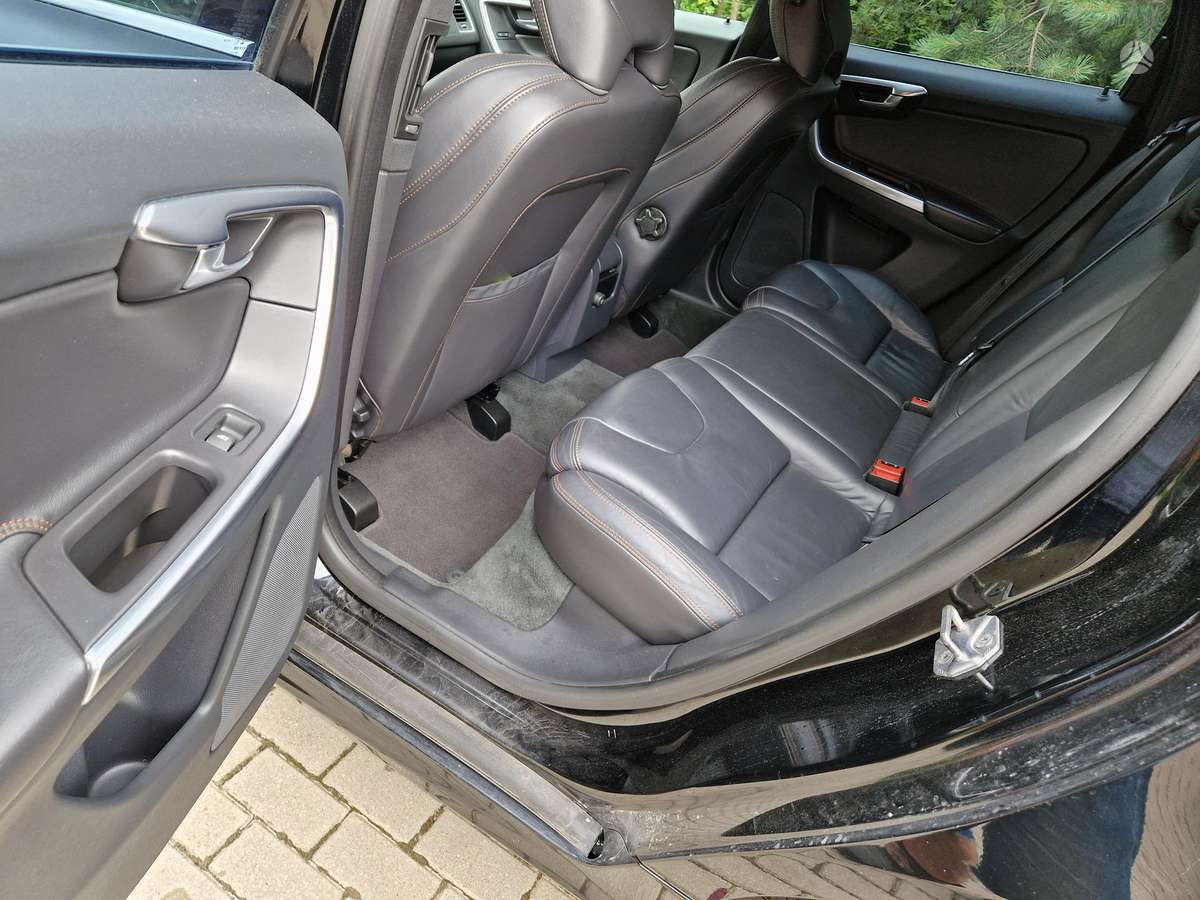 Volvo XC60, 2.0 l., mpv / minivan