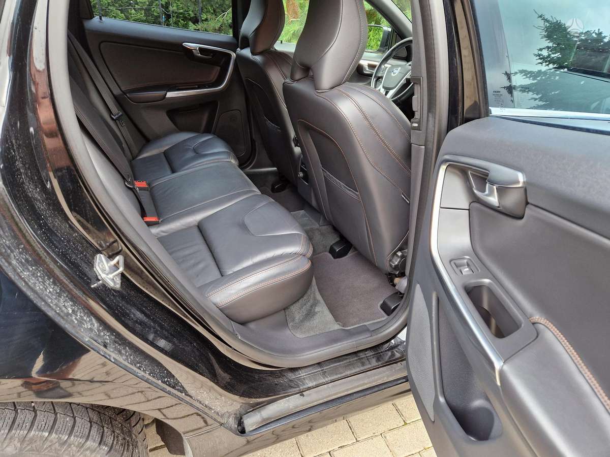 Volvo XC60, 2.0 l., mpv / minivan