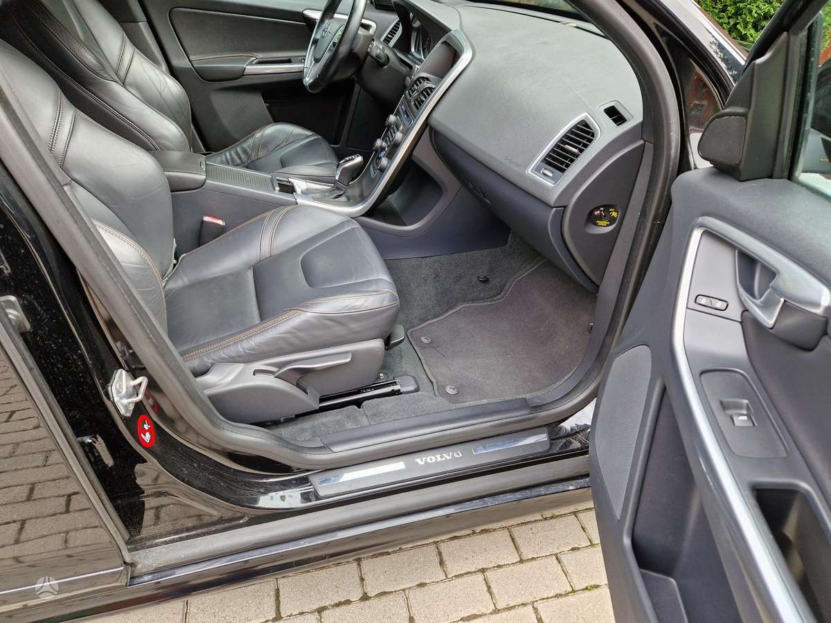 Volvo XC60, 2.0 l., mpv / minivan