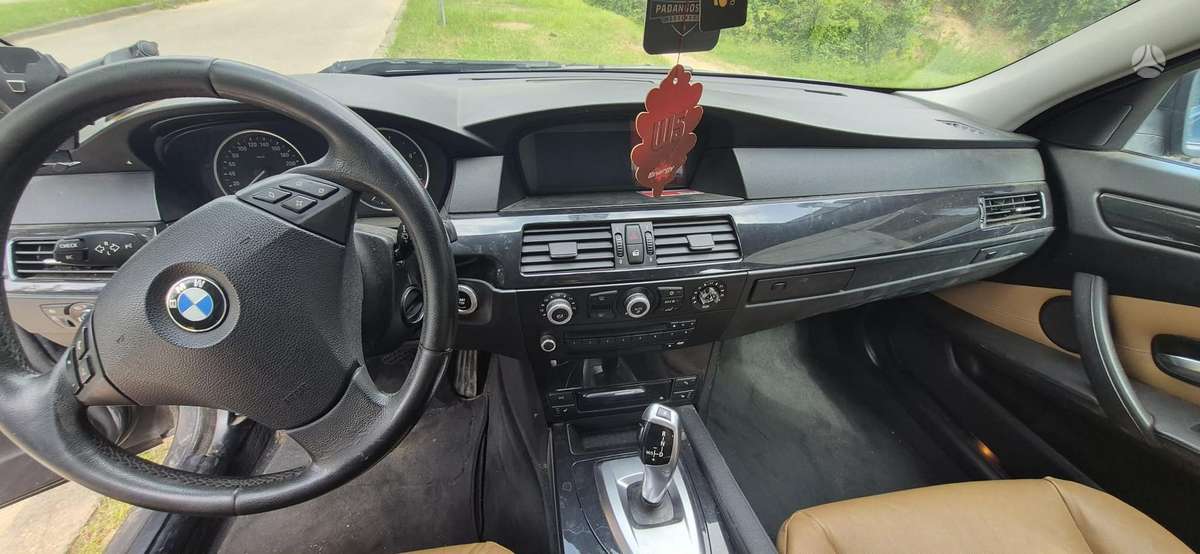 BMW 530, 3.0 l., saloon / sedan