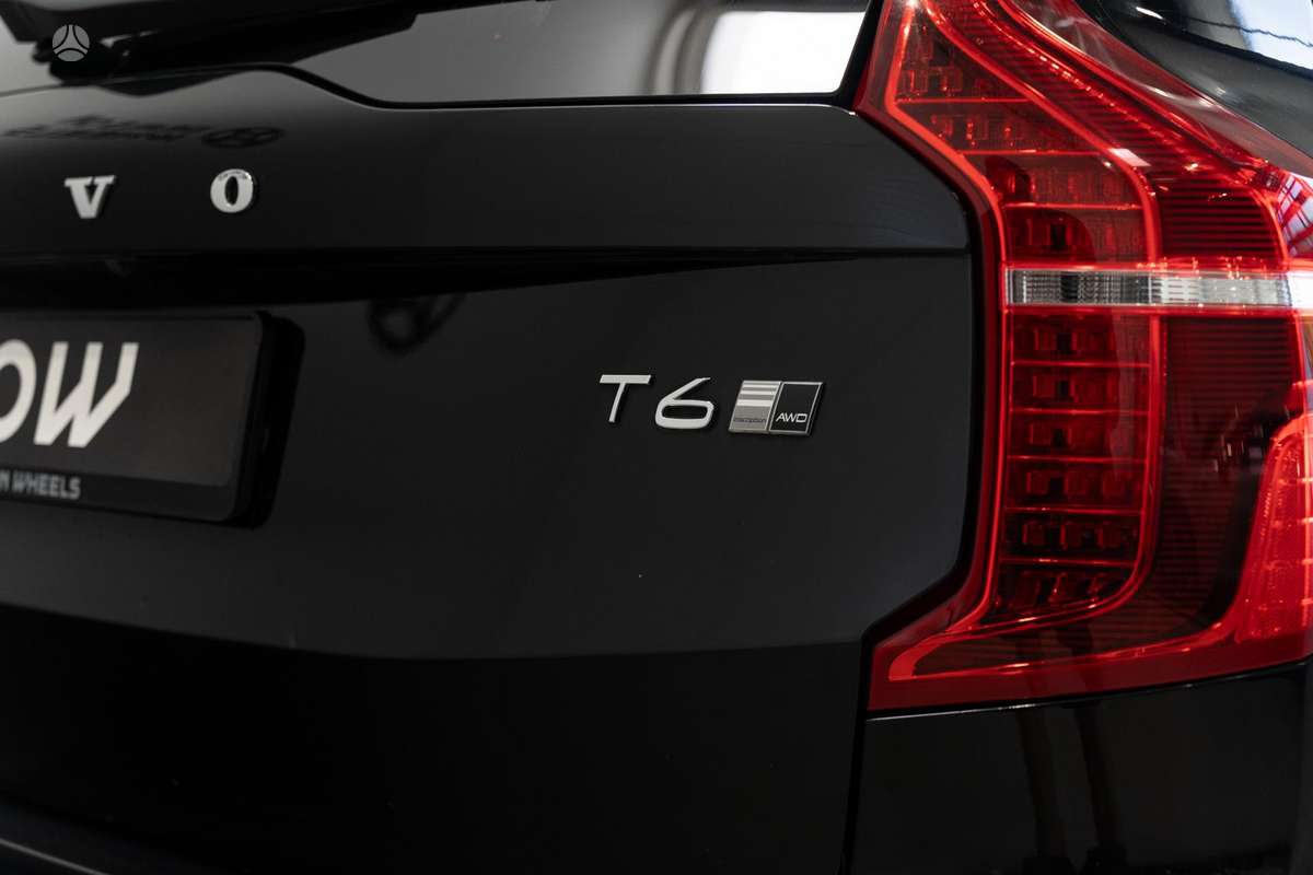 Volvo XC90, 2.0 l., off-road / crossover