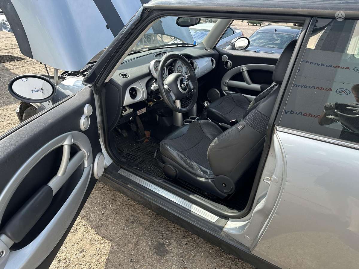Mini Cooper Mini r50 cooper 2002m 85kw dalimis pradėtas ardyti 2026 08 05