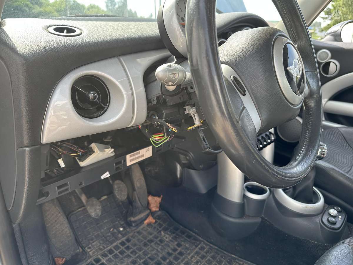 Mini Cooper Mini r50 cooper 2002m 85kw dalimis pradėtas ardyti 2026 08 05